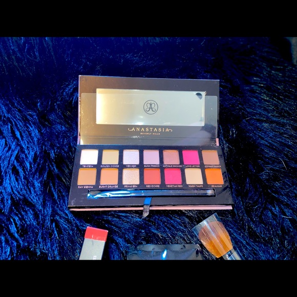 Anastasia Beverly Hills Other - Makeup 💄 Brand spanking new!!